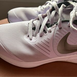 Nike Women's Light Purple Athletic Shoes